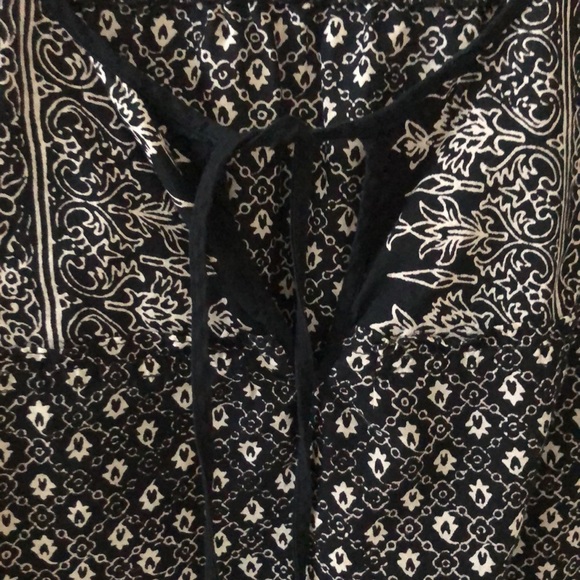 Last chance- Navy and Off-White Patterned Blouse - Picture 3 of 4